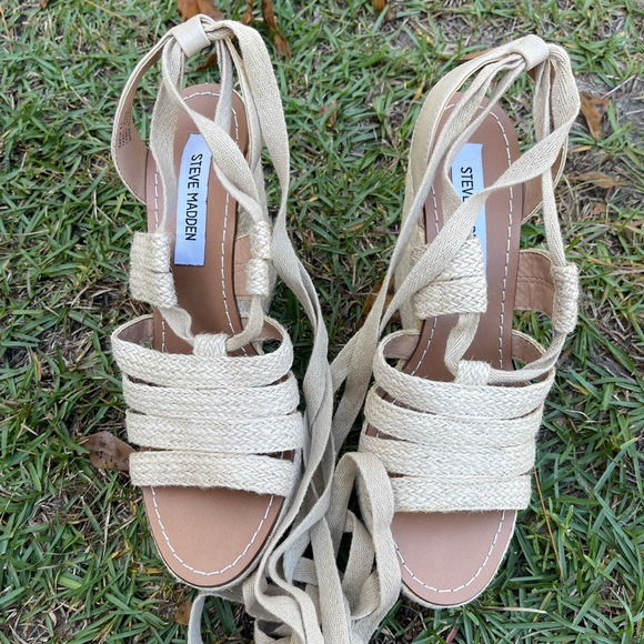 **𝐖𝐨𝐦𝐞𝐧𝐬 ** 𝐒𝐭𝐞𝐯𝐞 𝐌𝐚𝐝𝐝𝐞𝐧** 𝐒𝐢𝐳𝐞 8.5** 𝐖𝐞𝐝𝐠𝐞𝐬 - Picture 2 of 6